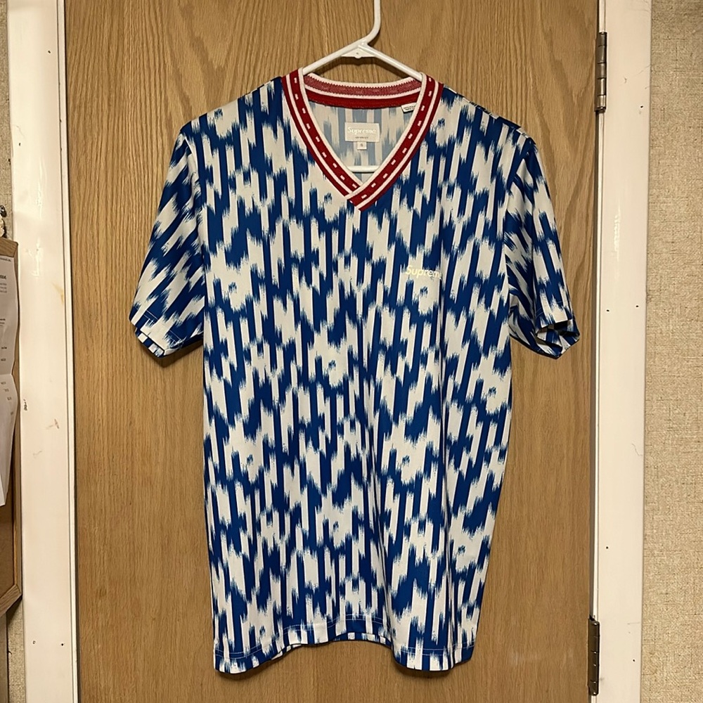 Supreme unisex shirt. Only worn during model shoot.